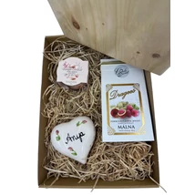 A legjobb édesanyának ajándékcsomag - kerámia szív, illatgyertya, fehércsokis málna drazsé